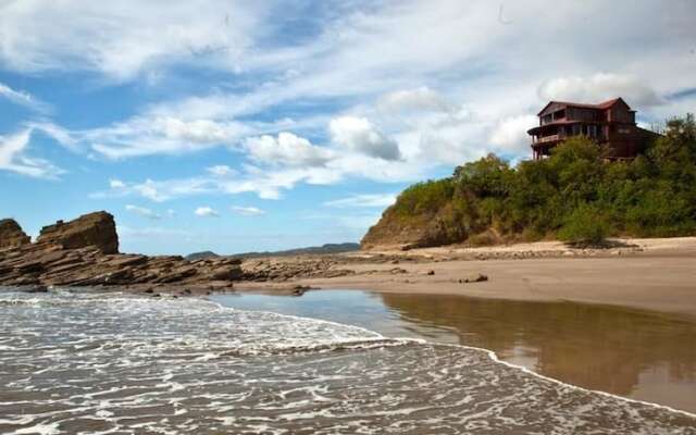 Magnific Rock - Surf Resort & Yoga Retreat Nicaragua - Hostel