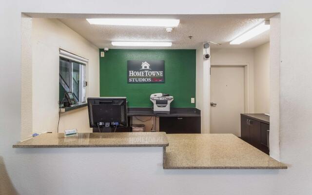 HomeTowne Studios by Red Roof Houston - Northwest