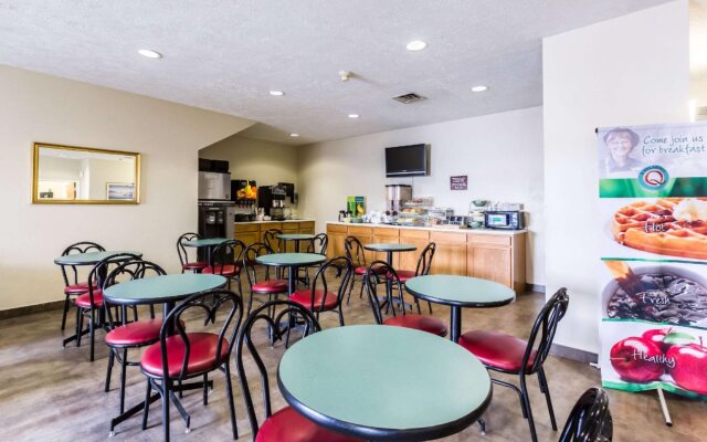 Quality Inn & Suites Omaha Chalco