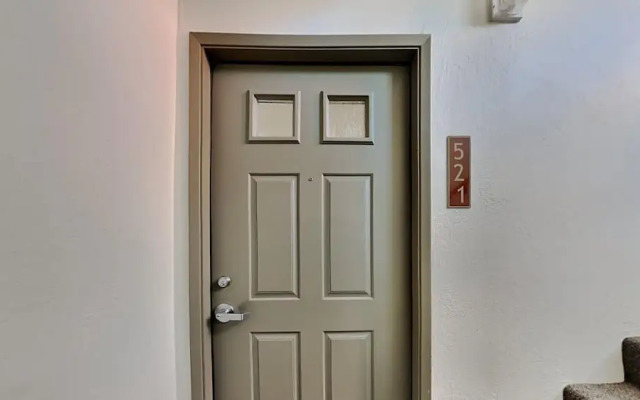 Spacious 2 BR Units at 1849 Condos With Free Pool, Parking & Wifi