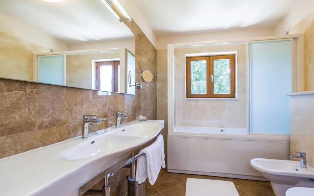 Awesome Home in Turcic With Wifi and 4 Bedrooms