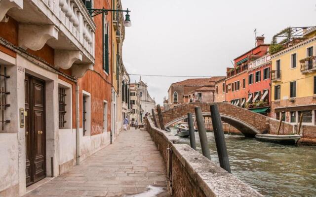 Carmini Canal View and Balcony with Lift