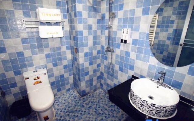 77 Concept Theme Hotel (Zhengzhou University Metro Station)