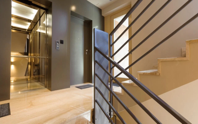 Residence by Vestibul Palace