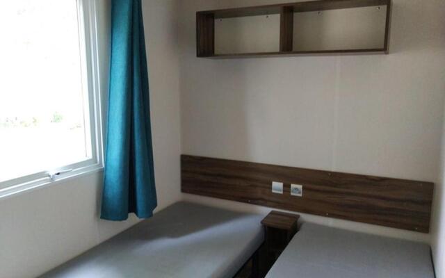 Mobil-home 42, proche animations