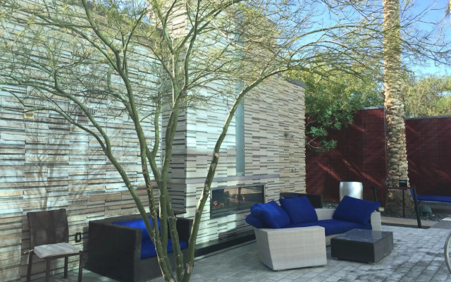 Palms Place