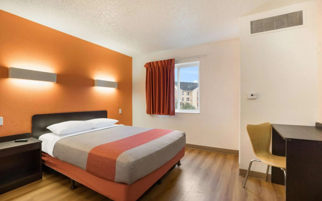 Motel 6 Orlando, FL - International Dr