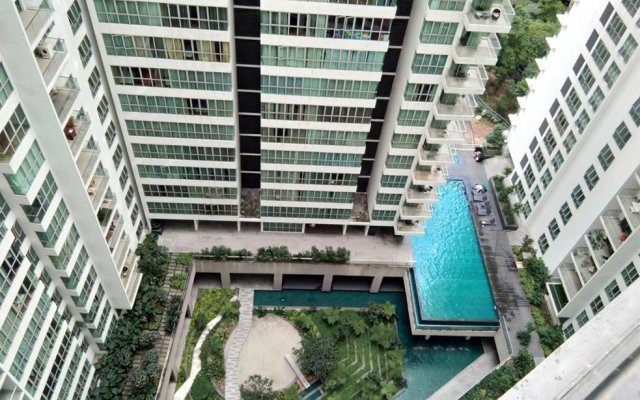 Regalia Residence The Sky Pool Apartment