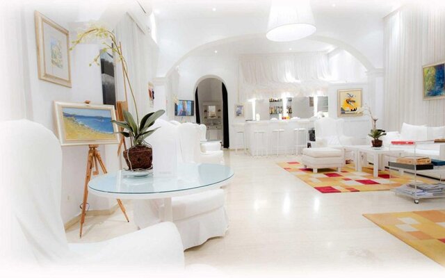 Paradise Art Hotel