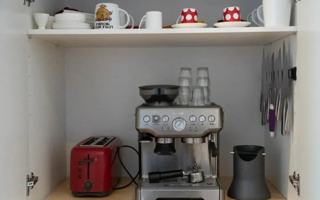 Stylish Modern 3 Bedroom Home in Heart of Melbourne CBD