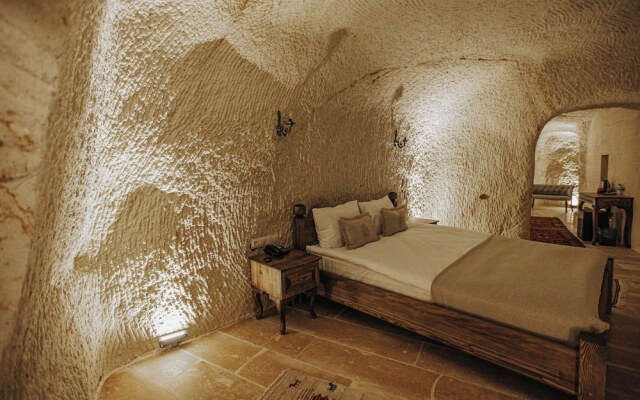 Lagania Cave Suites