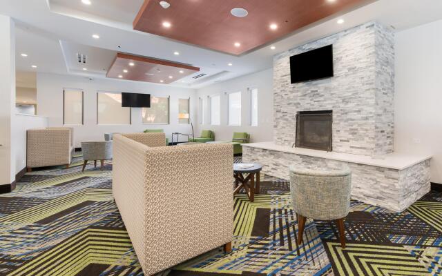 Holiday Inn Express Naperville by IHG