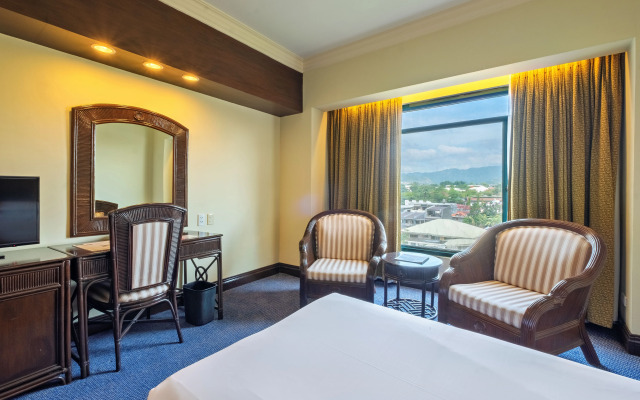 Waterfront Cebu City Hotel & Casino