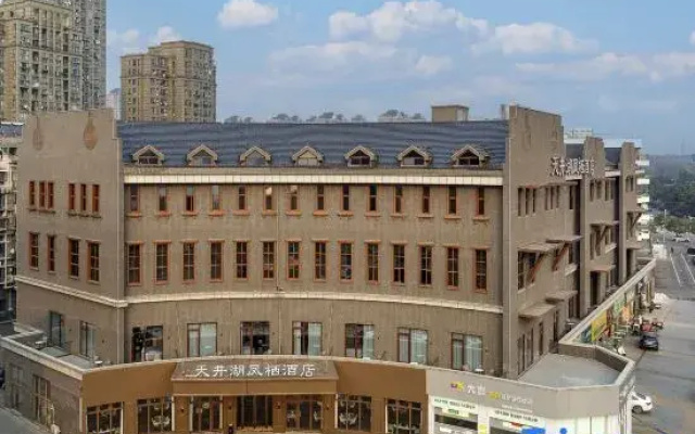 Tianjing Lake Phoenix Hotel