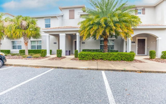 Tvpm-4885rc/sl 4 Bedroom Townhouse by RedAwning