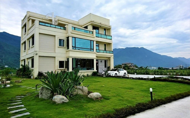 1969 Meters Square Seed B&B