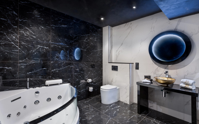 H Hotel