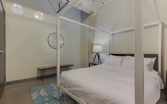 Brand New Stunning Unit Downtown