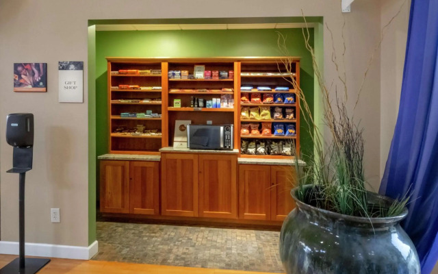 DoubleTree by Hilton Hotel Buffalo - Amherst