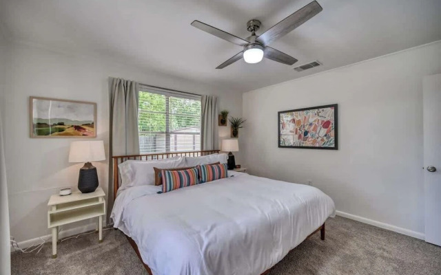 Luxury Lakefront Oasis With Boat Dock-firepit