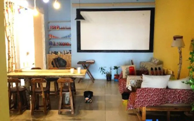 Yilu Xiangdong Youth Hostel