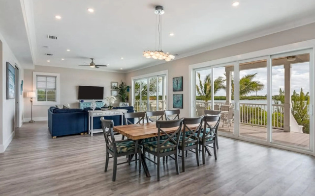Mastway House by Brightwild Pool Dock