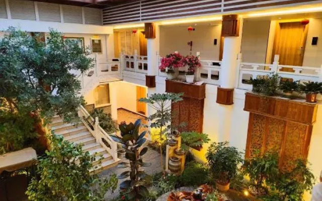 Lijiang Phoenix Health Resort Hotel (Shuhe Ancient Town Branch) – Outside – Lijiang