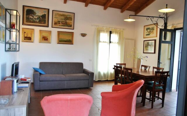 Red Roses Flat in a Semi-detached Villa