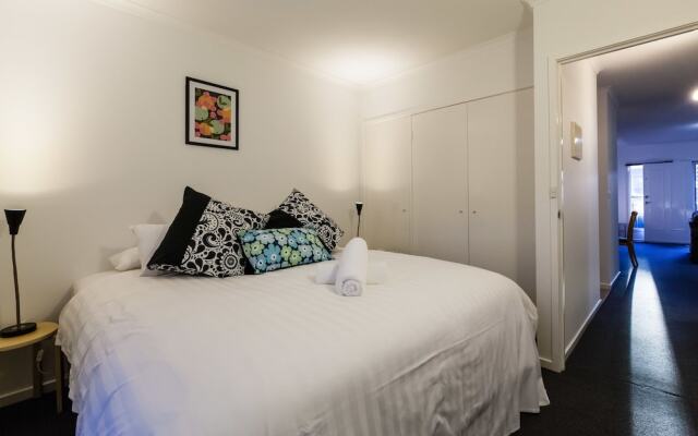 DAWN, 2BDR Carlton Apartment