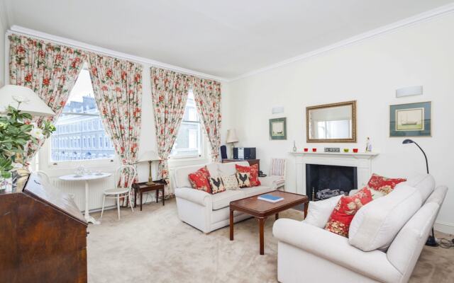 Classic South Kensington Home with Balcony