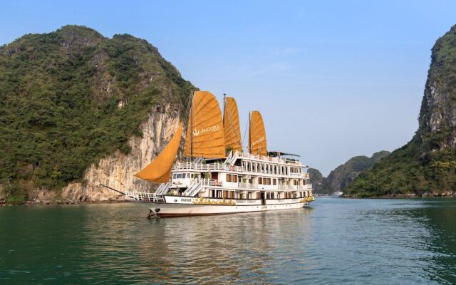 Verdure Lotus Grandeur Cruise