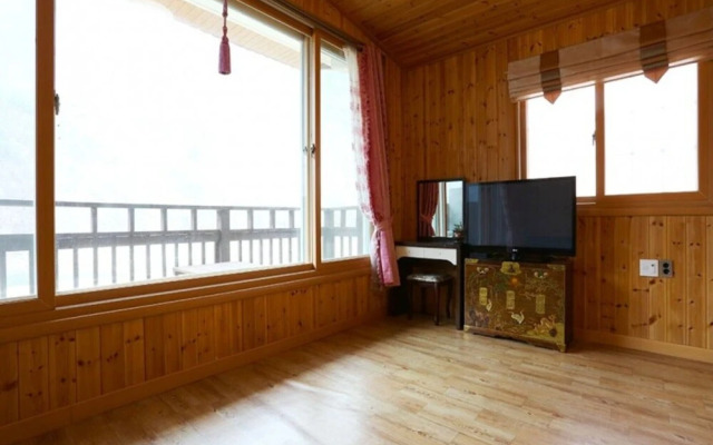 Yeongwol Dongkang Hasoel Pension