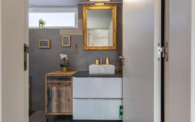 LovelyStay - Sunny 1BDR Apartment W/Terrace