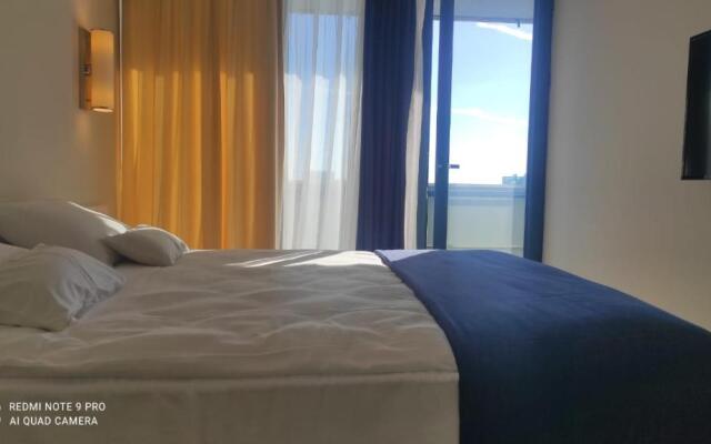 Sea&Mountain View Aparttments (Orbi City)