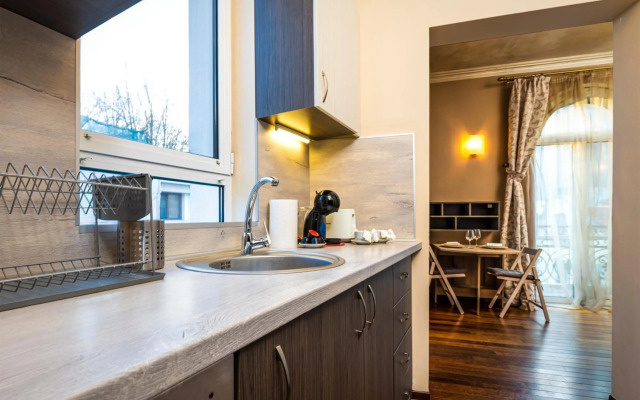 1BD Apartment with a Cute Balcony in Kapana