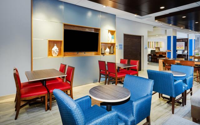 Holiday Inn Express & Suites Chicago North Shore - Niles by IHG
