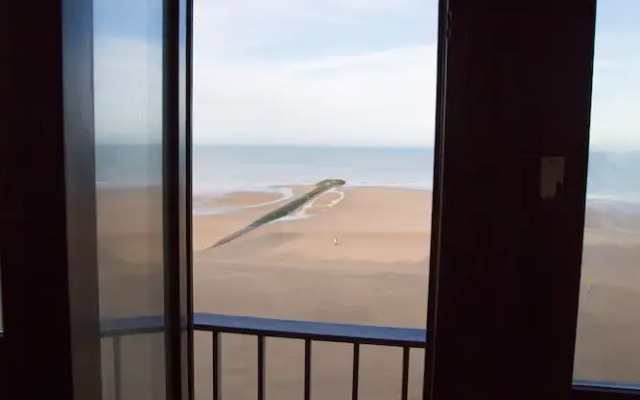 Huize Noordzee Located Directly on the Beach