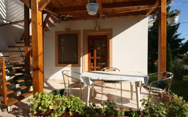 Jokai Apartments
