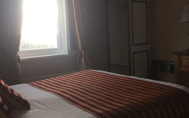 Carey's Viking House Hotel