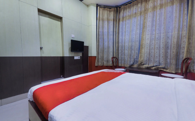 OYO 18369 Hotel Golden Peak