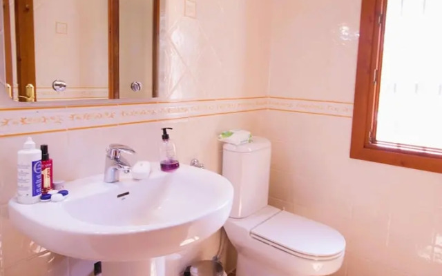 Fanila in J vea With 4 Bedrooms and 3 Bathrooms