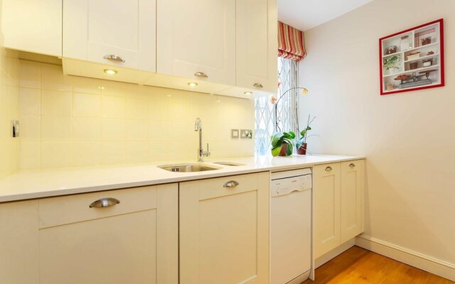 Veeve - Sloane Square bu the river