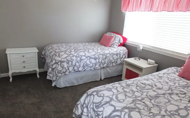 618 Airpark 2 Bedroom Condo by Redawning