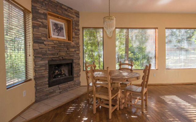 Upper Canyon Inn & Cabins
