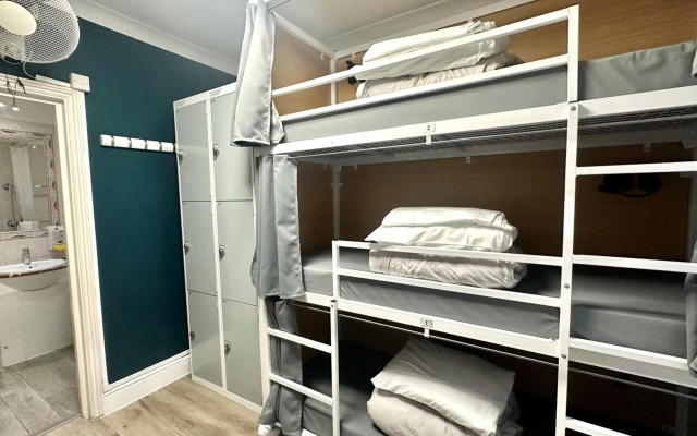 Smart Hyde Park View - Hostel