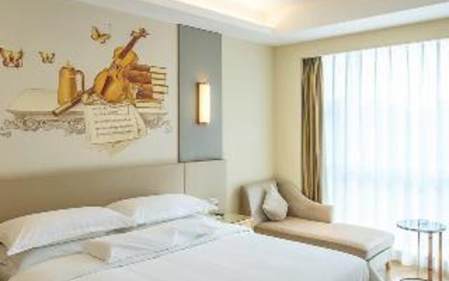 Vienna Hotel (Chengdu South Railway Station Sanwayao Subway Station)