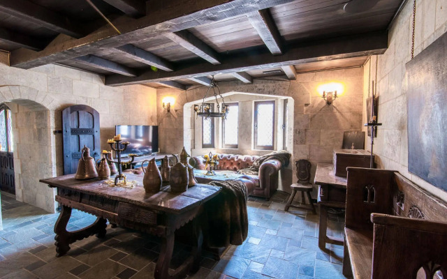 Stone Hall Castle