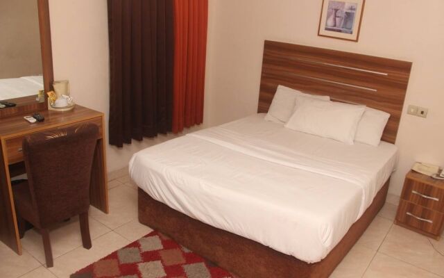 Villa Park Hotels