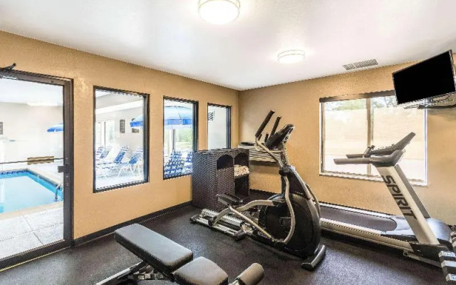 Comfort Inn and Suites North Aurora