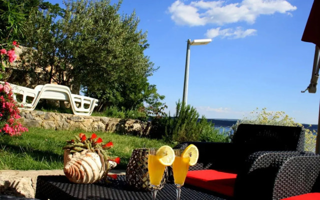 Apartment in Maslenica With Terrace